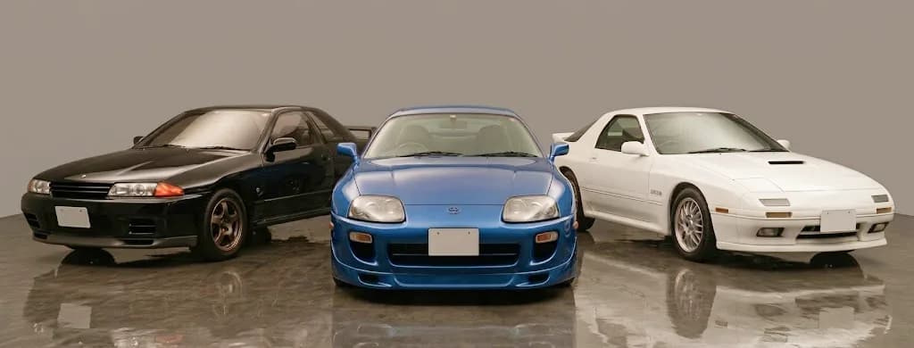 店舗に並ぶ国産の旧車