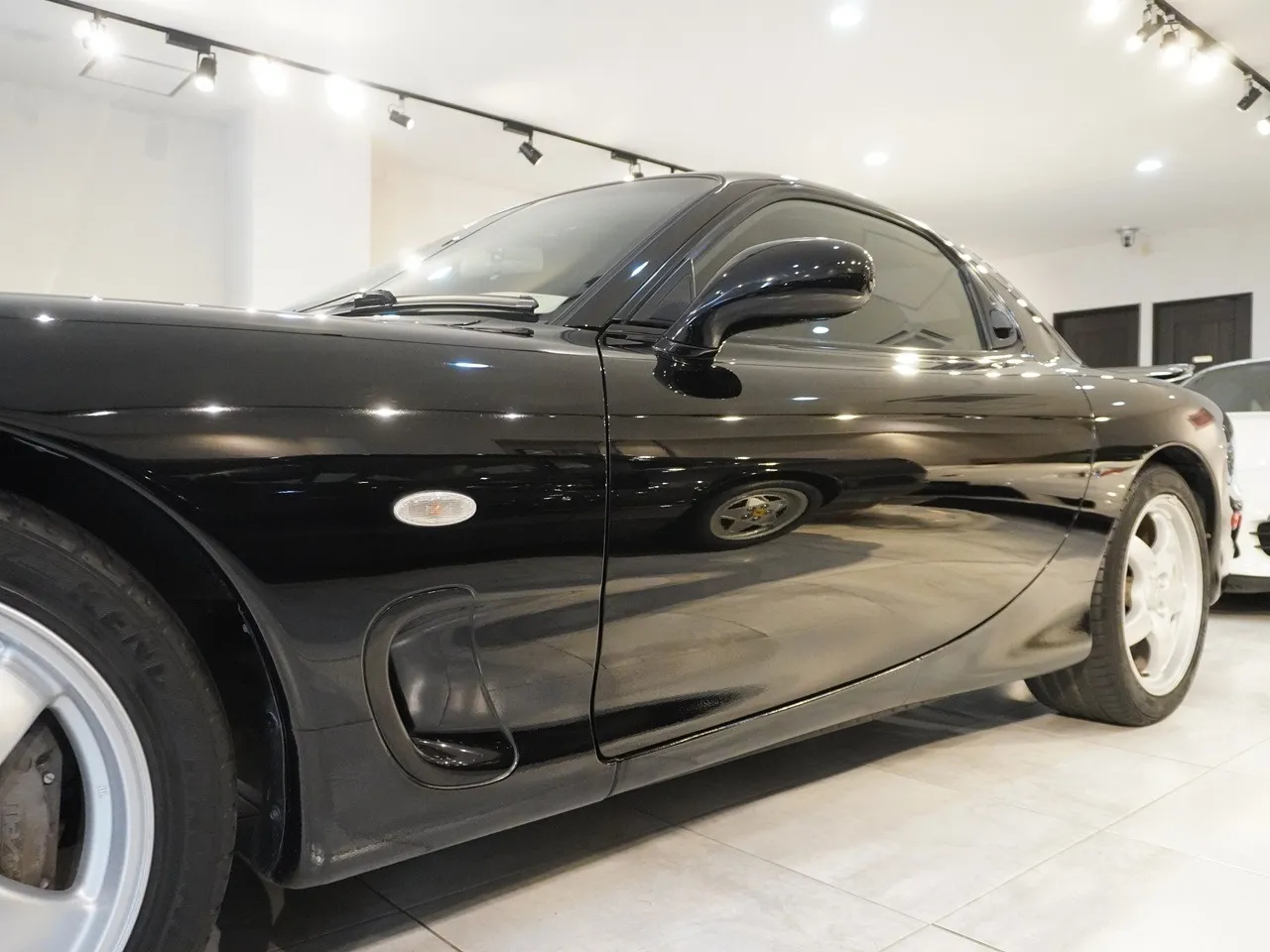 1997 マツダ RX-7クーペ タイプRS | 4型　実走行2万km台　TEIN車高調　HKSサイレントハイパワー　LAILE前後タワーバー　ピラーバー　社外ステアリング　ALPINEナビ　外装同色塗装済み　純正部品完備　ユーザー様買取車輌 写真32