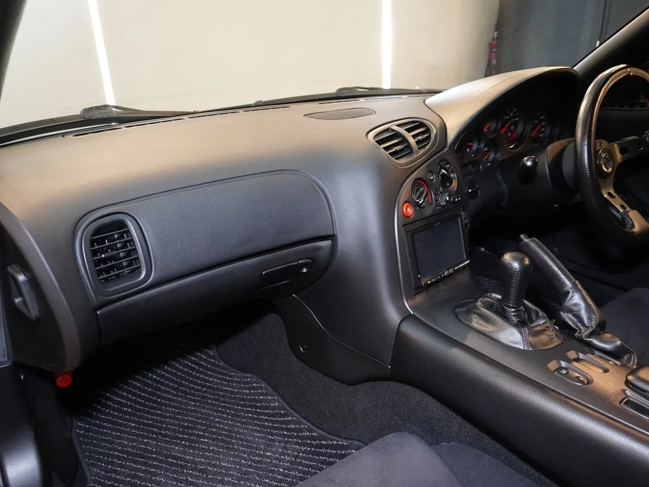 1997 マツダ RX-7クーペ タイプRS | 4型　実走行2万km台　TEIN車高調　HKSサイレントハイパワー　LAILE前後タワーバー　ピラーバー　社外ステアリング　ALPINEナビ　外装同色塗装済み　純正部品完備　ユーザー様買取車輌 写真65