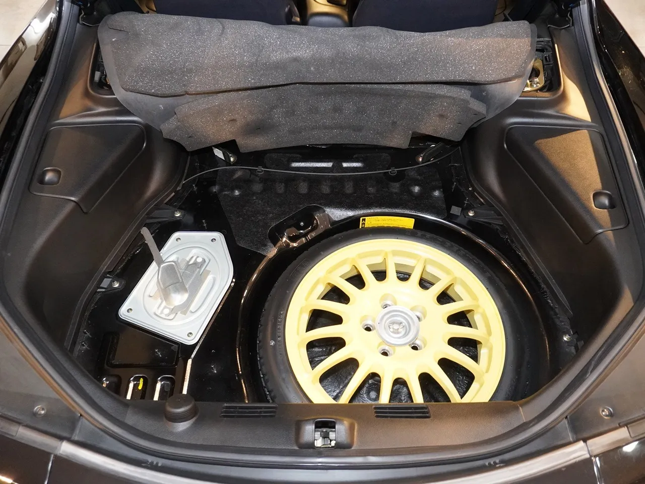 1997 マツダ RX-7クーペ タイプRS | 4型　実走行2万km台　TEIN車高調　HKSサイレントハイパワー　LAILE前後タワーバー　ピラーバー　社外ステアリング　ALPINEナビ　外装同色塗装済み　純正部品完備　ユーザー様買取車輌 写真68