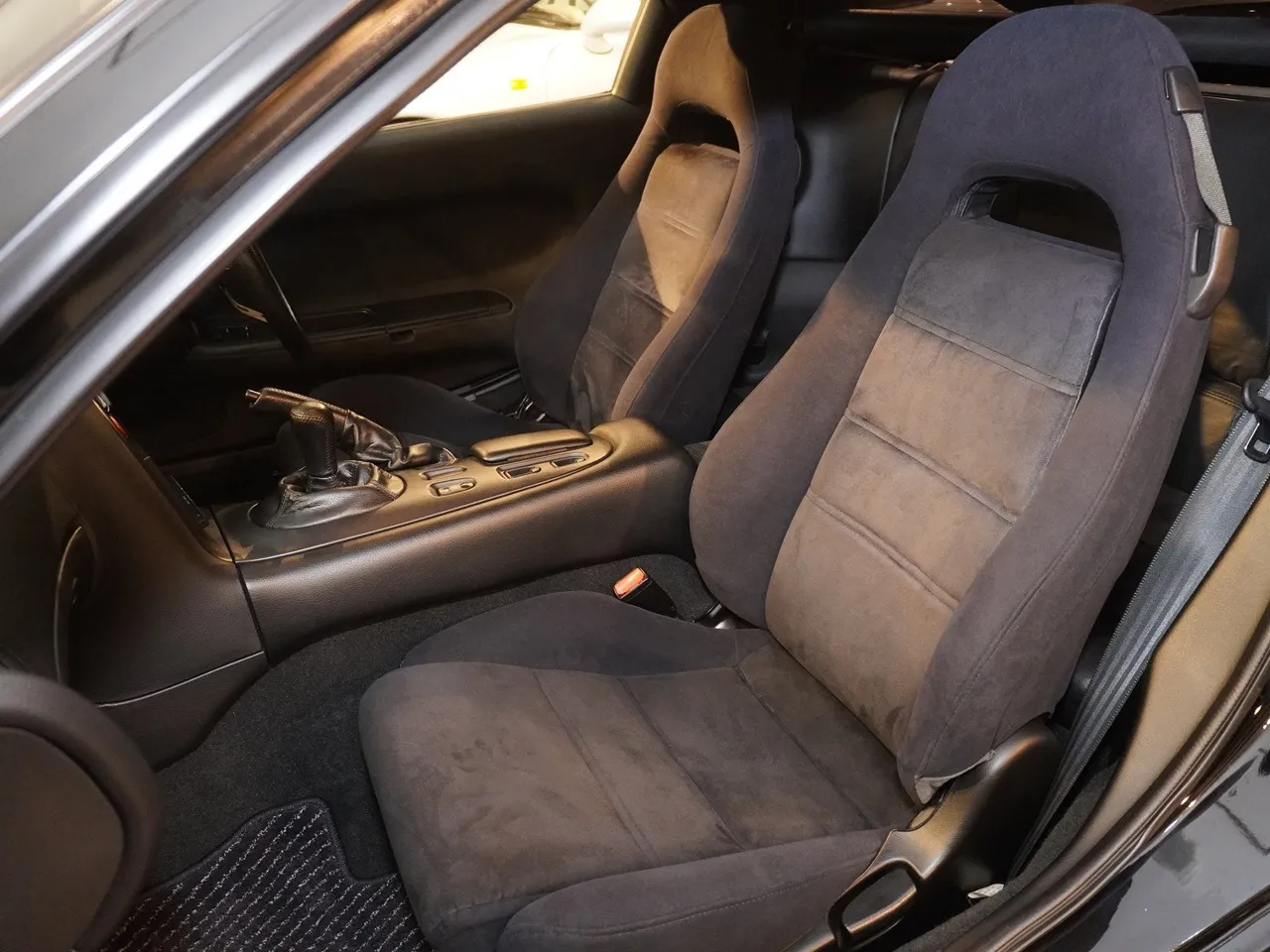 1997 マツダ RX-7クーペ タイプRS | 4型　実走行2万km台　TEIN車高調　HKSサイレントハイパワー　LAILE前後タワーバー　ピラーバー　社外ステアリング　ALPINEナビ　外装同色塗装済み　純正部品完備　ユーザー様買取車輌 写真11