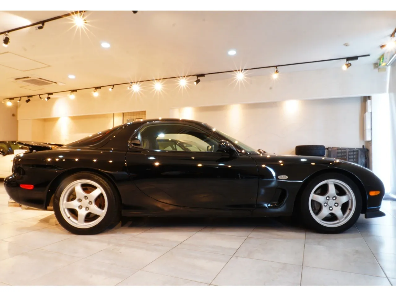 1997 マツダ RX-7クーペ タイプRS | 4型　実走行2万km台　TEIN車高調　HKSサイレントハイパワー　LAILE前後タワーバー　ピラーバー　社外ステアリング　ALPINEナビ　外装同色塗装済み　純正部品完備　ユーザー様買取車輌 写真6
