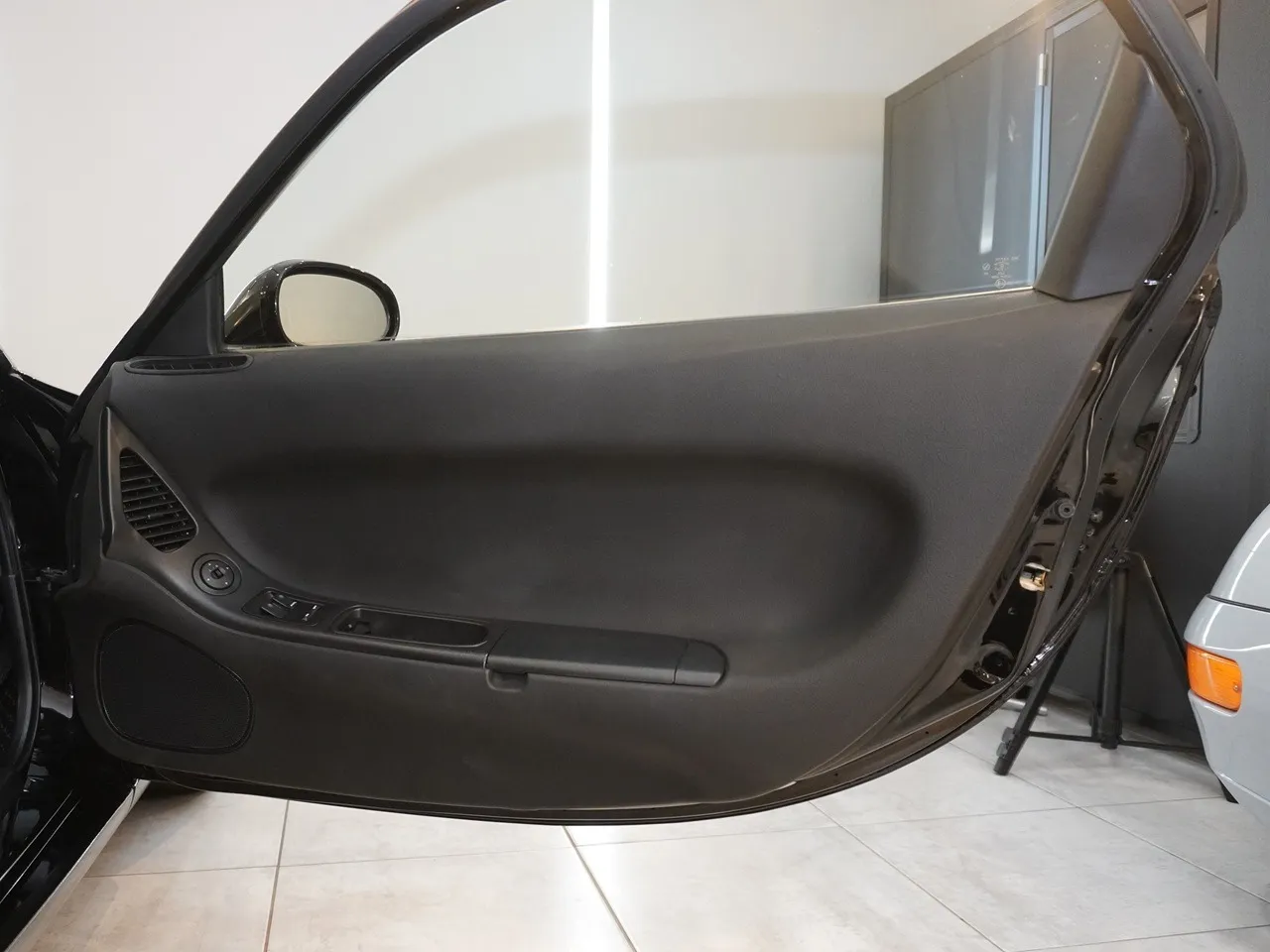 1997 マツダ RX-7クーペ タイプRS | 4型　実走行2万km台　TEIN車高調　HKSサイレントハイパワー　LAILE前後タワーバー　ピラーバー　社外ステアリング　ALPINEナビ　外装同色塗装済み　純正部品完備　ユーザー様買取車輌 写真54