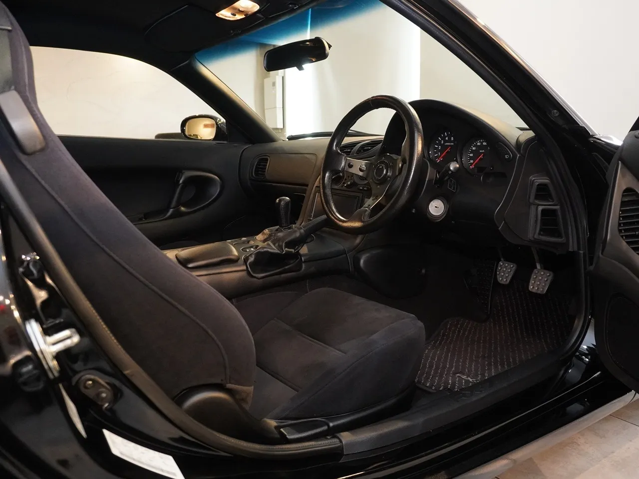 1997 マツダ RX-7クーペ タイプRS | 4型　実走行2万km台　TEIN車高調　HKSサイレントハイパワー　LAILE前後タワーバー　ピラーバー　社外ステアリング　ALPINEナビ　外装同色塗装済み　純正部品完備　ユーザー様買取車輌 写真55